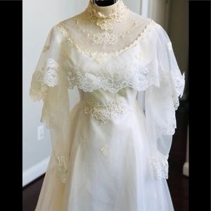 Vintage Wedding Dress with Back Shoulder Cape